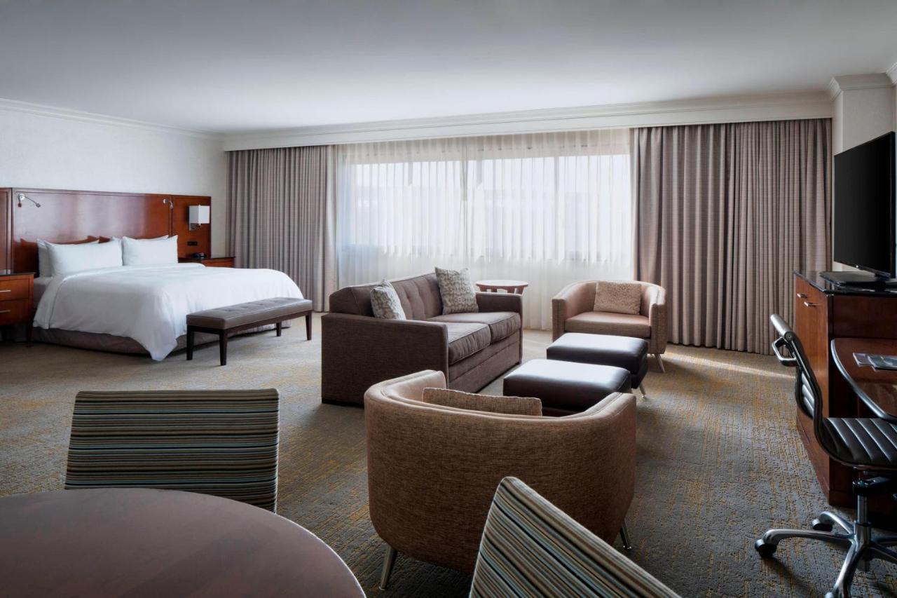 Angeles Marriott Airport Hotel