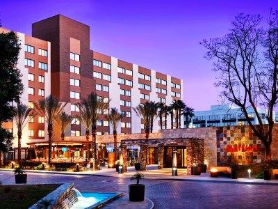 Angeles Marriott Airport Hotel 4*